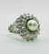 Bague 54 Bague motif floral en or blanc avec perle et diamants 58 Facettes 50277