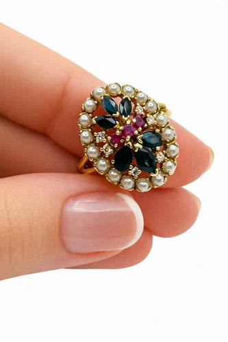 Bague 52 Bague vintage ovale en or jaune 14K avec rubis, saphirs, perles et diamants 58 Facettes 50312