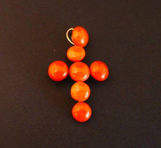 Pendentif Pendentif croix en corail ancien en or 18 carats 58 Facettes