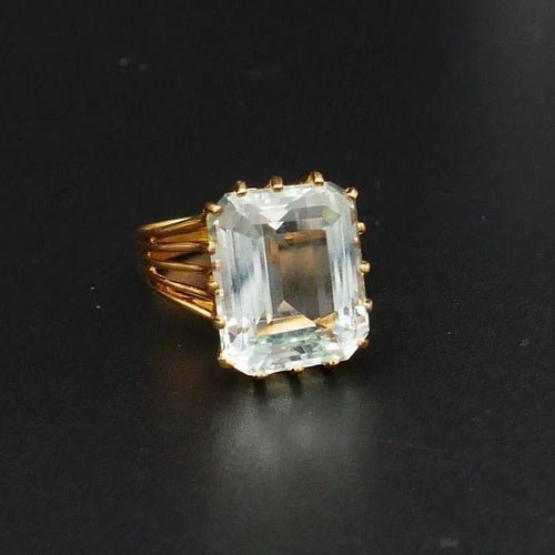 Bague 54 Bague sertie d’une aigue-marine rectangulaire en or jaune 18 carats 58 Facettes C62-04