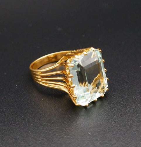 Bague 54 Bague sertie d’une aigue-marine rectangulaire en or jaune 18 carats 58 Facettes C62-04