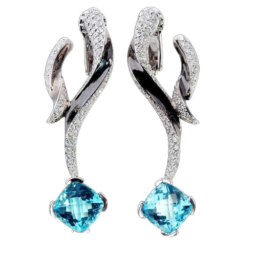 Boucles d'oreilles Boucles d'oreilles en or blanc 18 carats avec topazes bleues et diamants 58 Facettes MG-201043