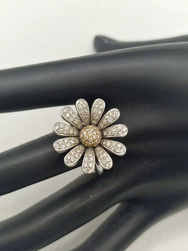 Bague Bague fleur en or blanc 18 carats et diamants 58 Facettes