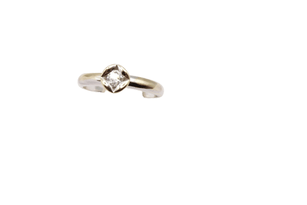 Bague 50 Bague solitaire fleur en or blanc 750 et diamant 0,10 ct 58 Facettes 240183