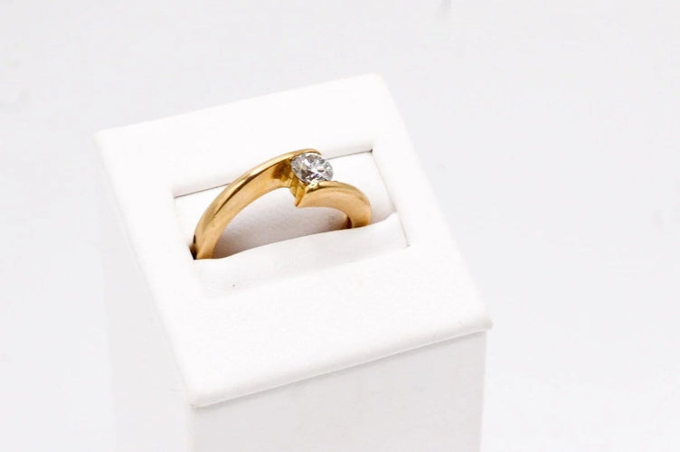 Bague 51 Alliance demi-lune croisée en or jaune 18 carats avec diamant 58 Facettes 240019
