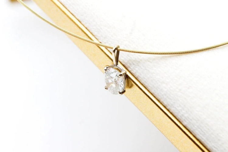 Pendentif Pendentif en or blanc 750 serti d’un diamant taille ancienne 1,20 ct 58 Facettes 250097