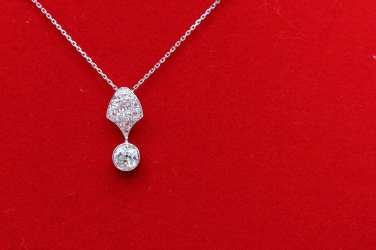 Pendentif Pendentif en platine avec diamants, vers 1925 58 Facettes 240658