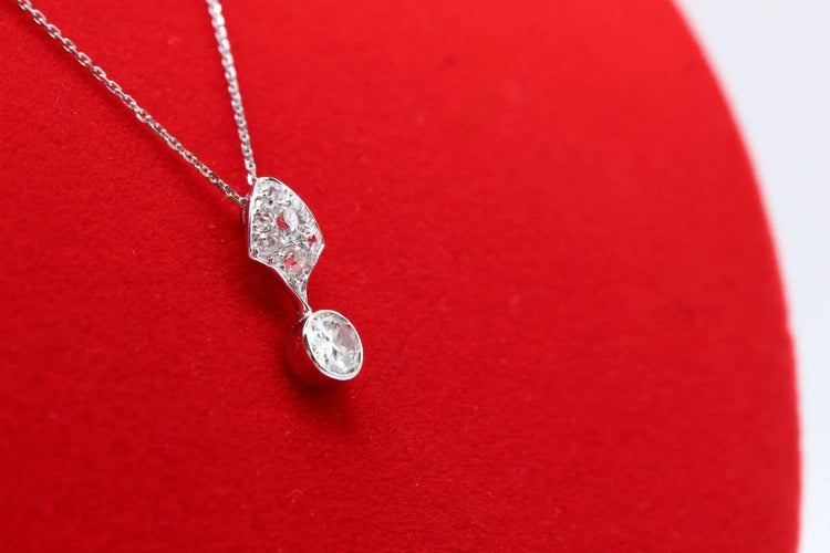 Pendentif Pendentif en platine avec diamants, vers 1925 58 Facettes 240658