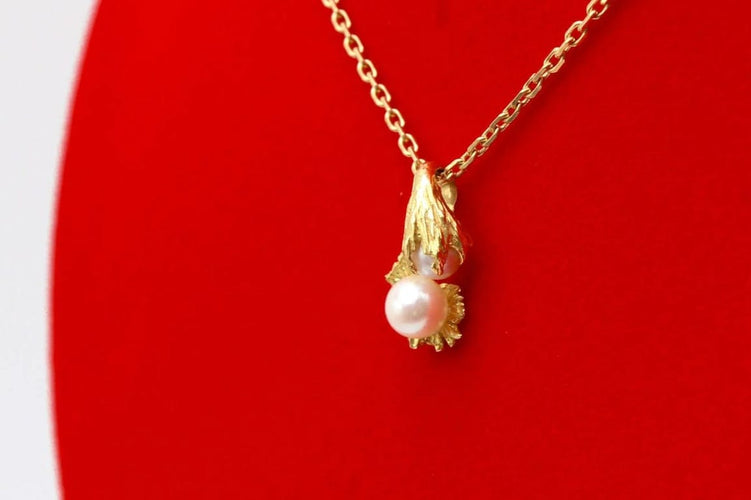 Pendentif Pendentif moderne en or jaune 750 et perles de culture 58 Facettes 240385