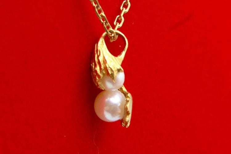 Pendentif Pendentif moderne en or jaune 750 et perles de culture 58 Facettes 240385