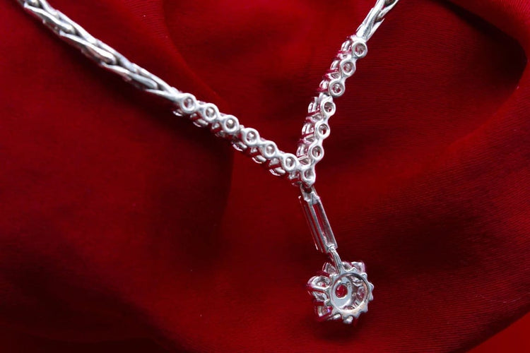 Collier Collier marguerite - Pendentif en or blanc 750 serti de diamants 58 Facettes 240108