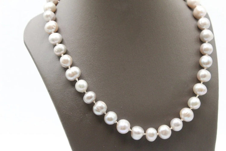 Collier Collier en or jaune et perles grises 58 Facettes 240134