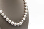 Collier Collier en or jaune et perles grises 58 Facettes 240134