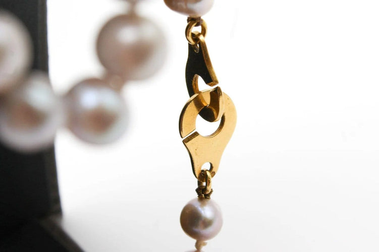 Collier Collier en or jaune et perles grises 58 Facettes 240134