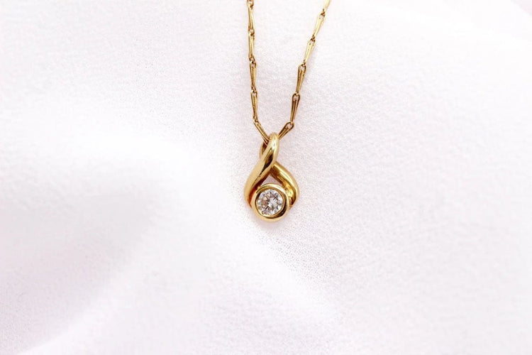 Pendentif Pendentif boucle en or jaune 18 carats et diamant 58 Facettes 250437