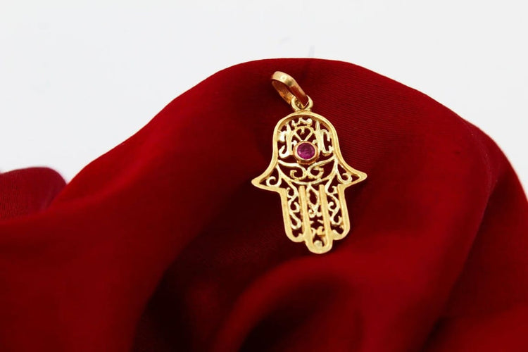Pendentif Pendentif Main de Fatma en or jaune 18 carats et rubis 58 Facettes 250377