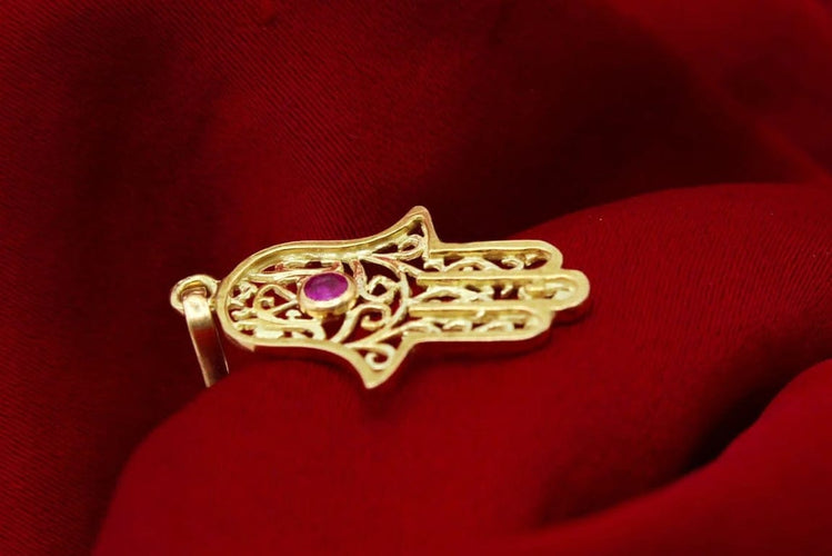 Pendentif Pendentif Main de Fatma en or jaune 18 carats et rubis 58 Facettes 250377