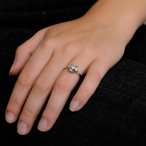 Bague 54 Bague solitaire en or blanc et diamants 58 Facettes
