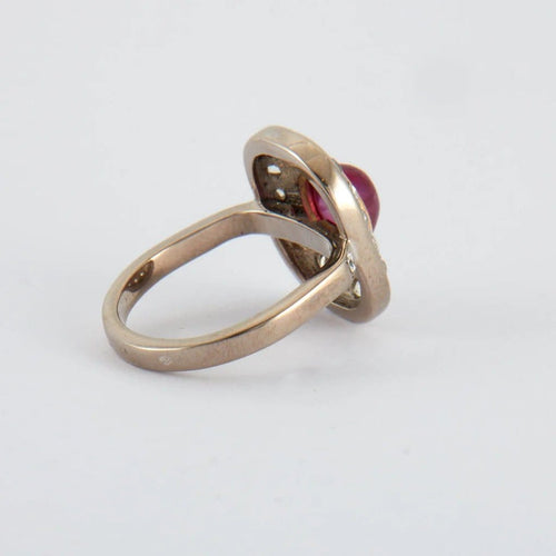 Bague 56 Bague en or jaune et blanc, rubis et diamants 58 Facettes