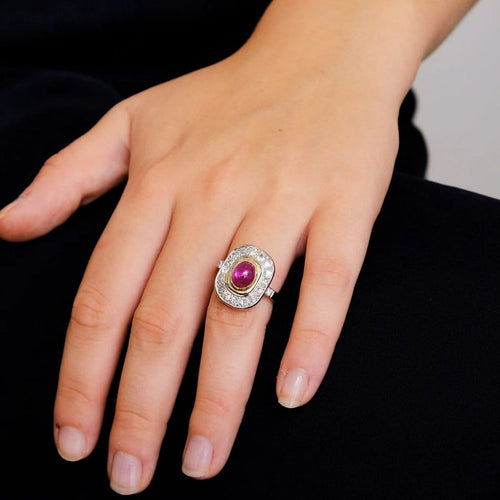 Bague 56 Bague en or jaune et blanc, rubis et diamants 58 Facettes