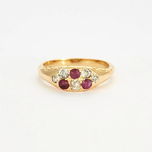 Bague 55 Bague jarretière ancienne en or jaune, rubis et diamants 58 Facettes