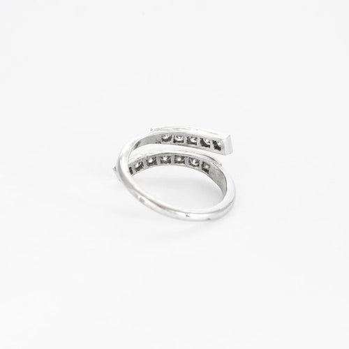 Bague 52 Bague vague en or blanc 18 ct et platine, diamants 58 Facettes