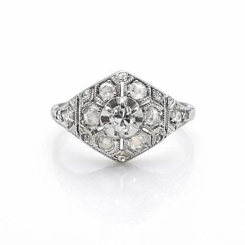 Bague 54 Bague ancienne années 1940 en or blanc 18 carats et platine, diamants 58 Facettes