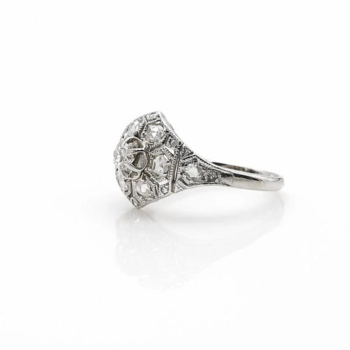Bague 54 Bague ancienne années 1940 en or blanc 18 carats et platine, diamants 58 Facettes