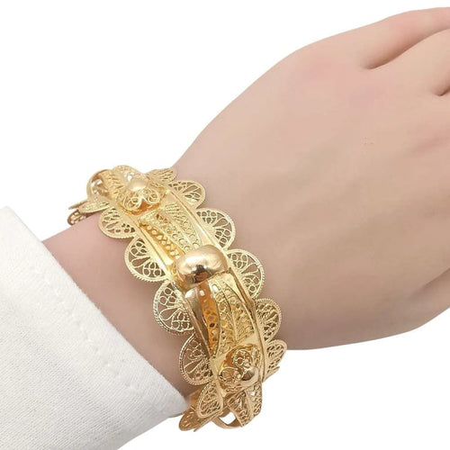 Bracelet Bracelet rigide oriental filigrané en or jaune 18 carats 58 Facettes