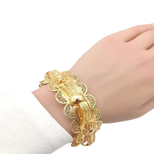 Bracelet Bracelet rigide oriental filigrané en or jaune 18 carats 58 Facettes