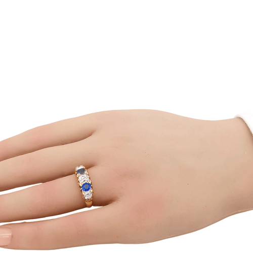 Bague 55 Bague ancienne en or jaune 18 carats, diamants et saphirs 58 Facettes