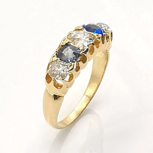 Bague 55 Bague ancienne en or jaune 18 carats, diamants et saphirs 58 Facettes