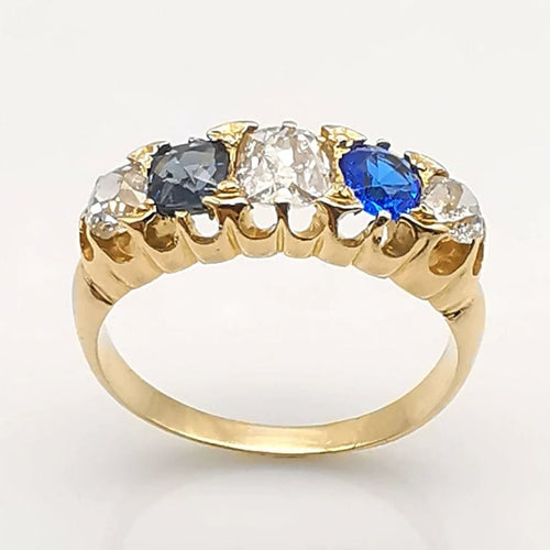 Bague 55 Bague ancienne en or jaune 18 carats, diamants et saphirs 58 Facettes