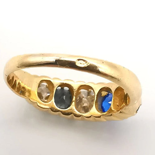 Bague 55 Bague ancienne en or jaune 18 carats, diamants et saphirs 58 Facettes