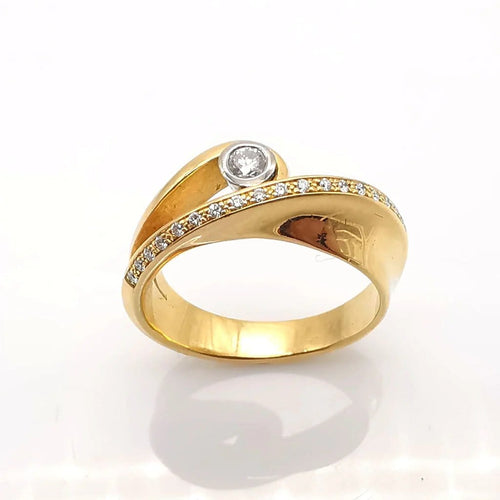 Bague 55 Bague en or jaune et diamants 58 Facettes