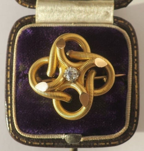 Broche Broche ancienne quadrilobée en or jaune 18 carats et diamant 58 Facettes