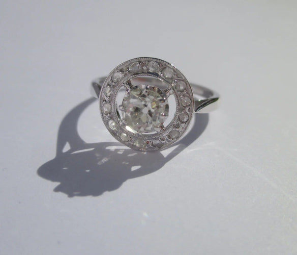 Bague 53 Bague Art déco en or blanc, platine et diamants 58 Facettes