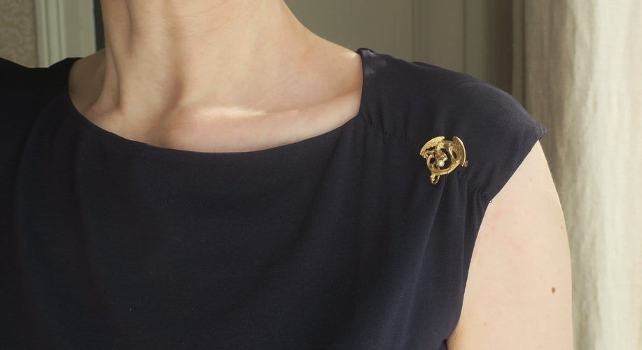 Broche Broche chimère en or jaune 18 carats et perle 58 Facettes
