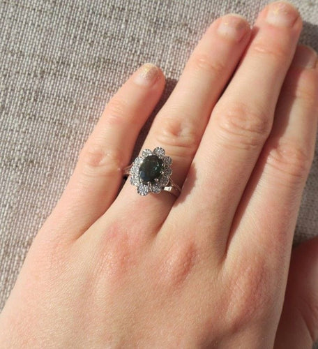 Bague 55 Bague Pompadour saphir vert et diamants en or blanc 18 carats 58 Facettes