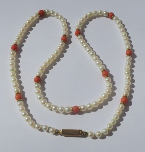 Collier Collier choker - Perles de culture Akoya et corail en or rose 18 carats 58 Facettes