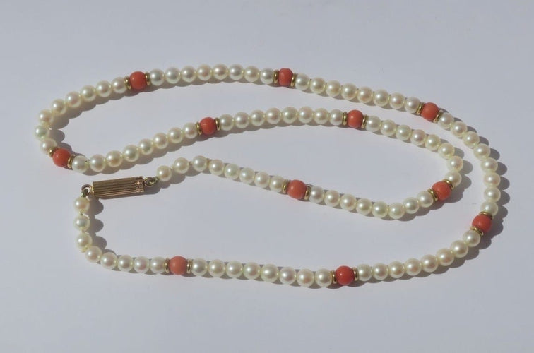 Collier Collier choker - Perles de culture Akoya et corail en or rose 18 carats 58 Facettes