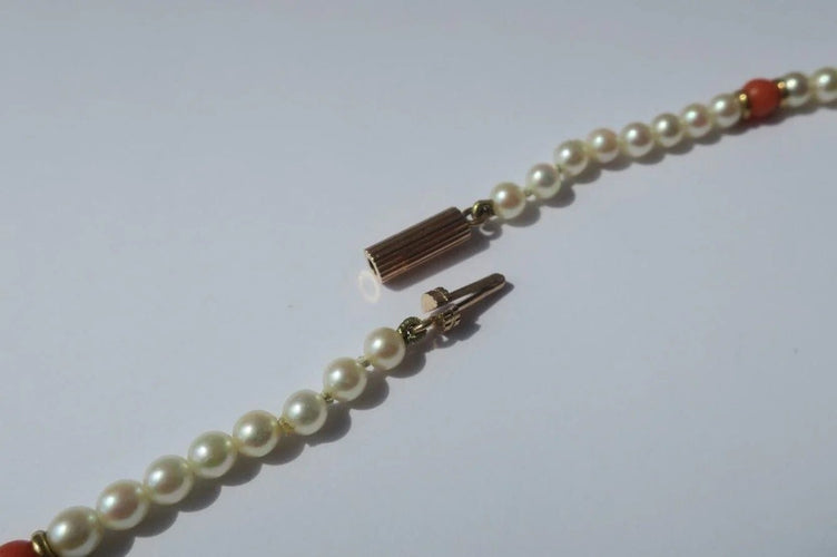 Collier Collier choker - Perles de culture Akoya et corail en or rose 18 carats 58 Facettes