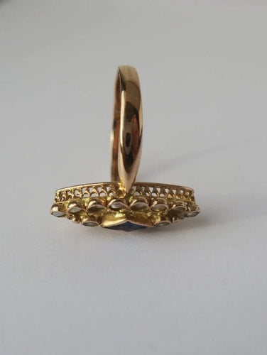Bague 55 Bague marquise en or rose, saphir synthétique et perles 58 Facettes