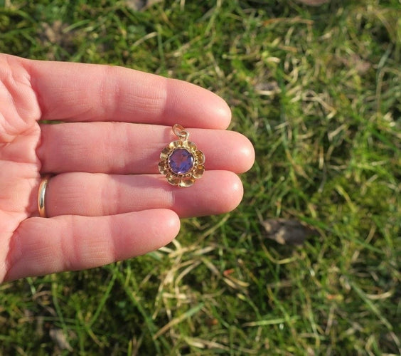 Pendentif Pendentif fleur XIXe siècle en or rose et améthyste 58 Facettes