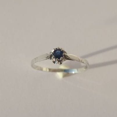 Bague 52 Bague solitaire saphir en or blanc et platine 58 Facettes