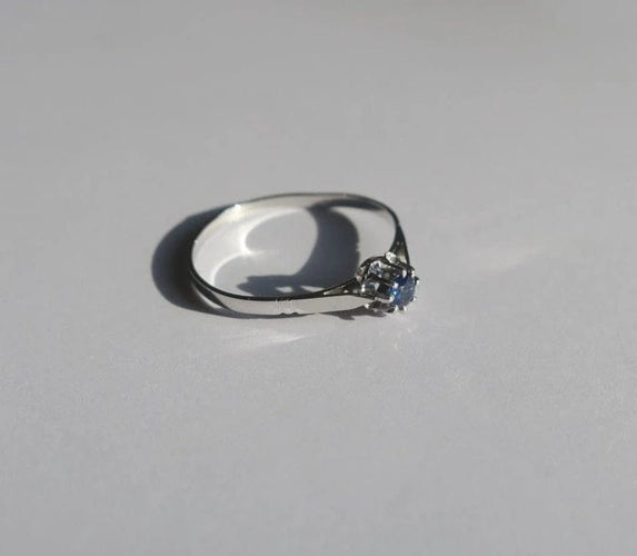Bague 52 Bague solitaire saphir en or blanc et platine 58 Facettes