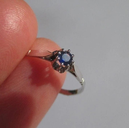 Bague 52 Bague solitaire saphir en or blanc et platine 58 Facettes