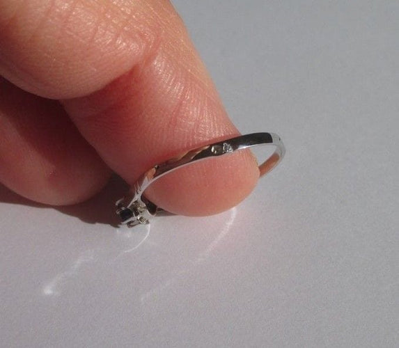 Bague 52 Bague solitaire saphir en or blanc et platine 58 Facettes