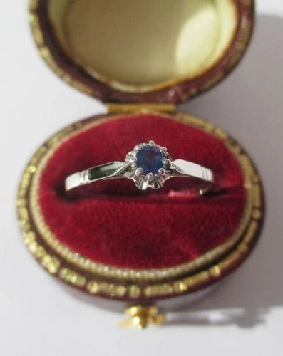Bague 52 Bague solitaire saphir en or blanc et platine 58 Facettes