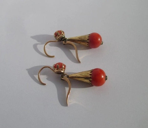 Boucles d'oreilles Boucles d’oreilles dormeuses XIXe en or rose et corail 58 Facettes